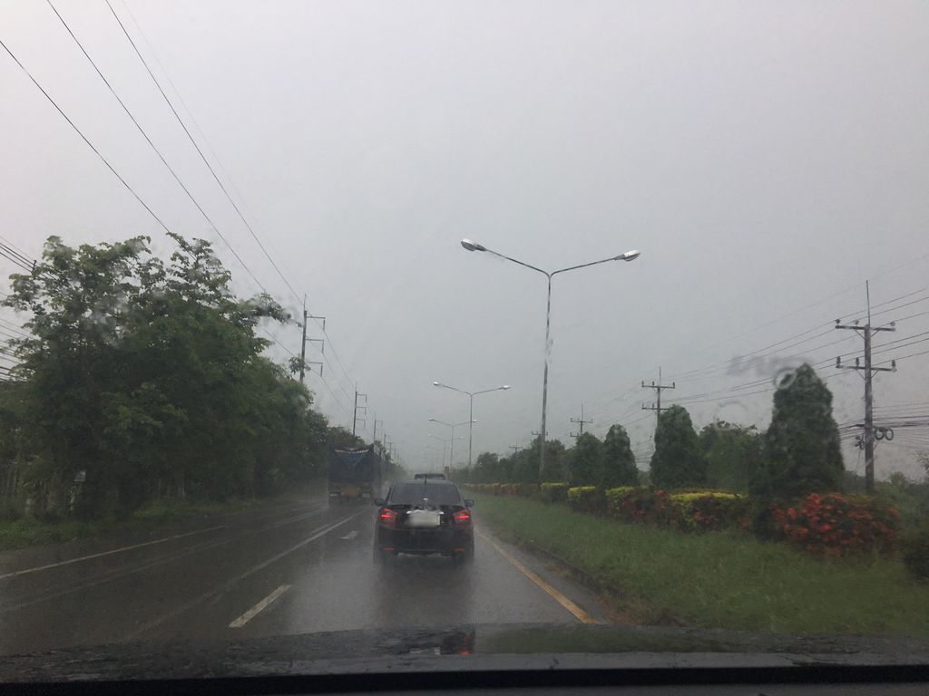 ภาพถนนตรงที่ บ้านใหม่ คาร์แคร์ ตั้งอยู่ ถ่ายโดย wapriz พ.ศ. 2561 (2018) · A street-level view of where บ้านใหม่ คาร์แคร์ · Ban Mai Car Care stands, by wapriz in 2561 (2018)