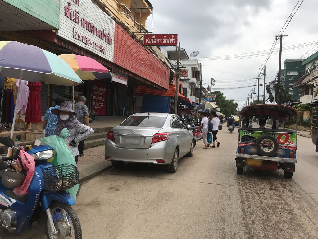 ภาพถนนตรงที่ ข้าวซอย ภัทรา khosoi Pattha ตั้งอยู่ ถ่ายโดย kiw พ.ศ. 2561 (2018) · A street-level view of where ข้าวซอย ภัทรา khosoi Pattha stands, by kiw in 2561 (2018)