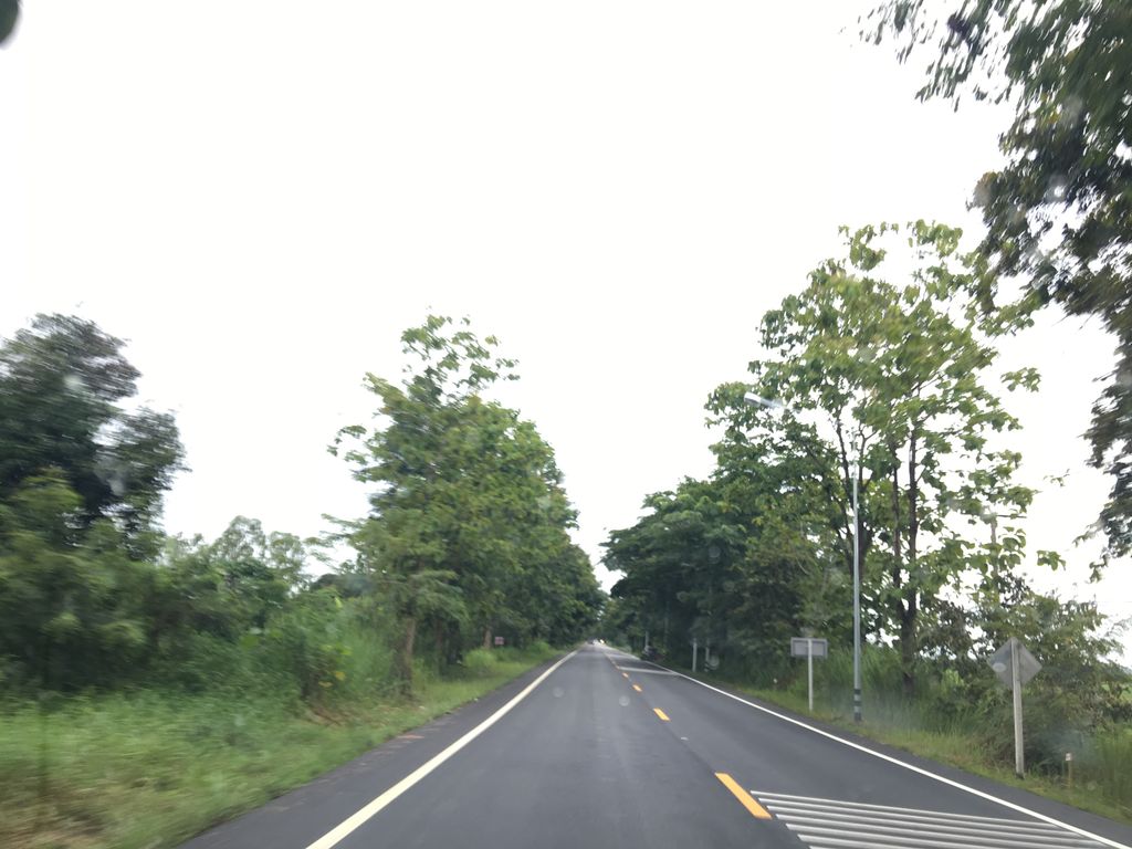 ภาพถนนตรงที่ โรงน้ำแข็งป่าแดด ตั้งอยู่ ถ่ายโดย wapriz พ.ศ. 2561 (2018) · A street-level view of where โรงน้ำแข็งป่าแดด · Rongnamkhaeng Pa Daet stands, by wapriz in 2561 (2018)