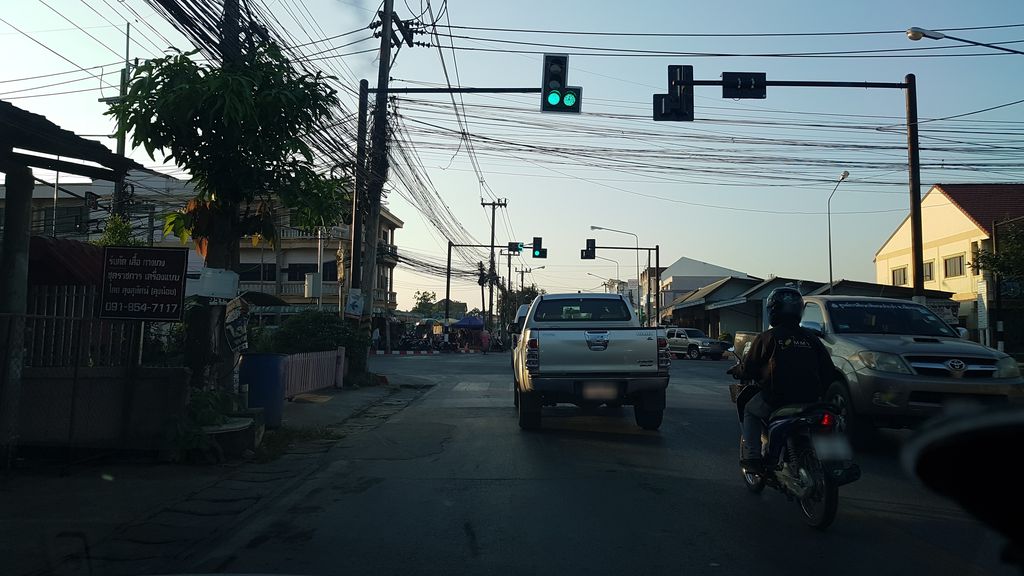 ภาพถนนตรงที่ Siri Lashes & Nail ตั้งอยู่ ถ่ายโดย igorzo พ.ศ. 2562 (2019) · A street-level view of where Siri Lashes & Nail stands, by igorzo in 2562 (2019)