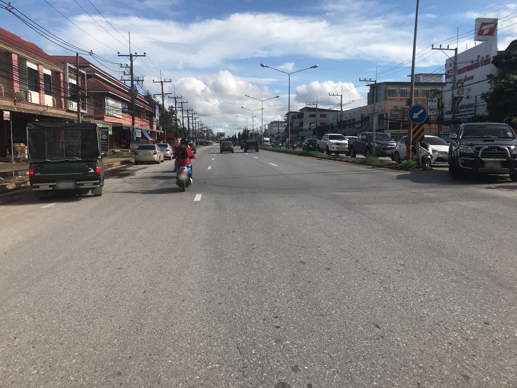ภาพถนนตรงที่ ร้านอุดรตำแช่บ สาขา 4 ตั้งอยู่ ถ่ายโดย wiwattantib พ.ศ. 2561 (2018) · A street-level view of where ร้านอุดรตำแช่บ สาขา 4 · Ran Udratamchaep Sakha 4 stands, by wiwattantib in 2561 (2018)