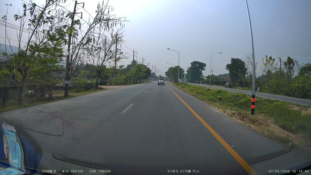 ภาพถนนตรงที่ กาดแลงโป่งแดง ตั้งอยู่ ถ่ายโดย ThailandCambodia พ.ศ. 2569 (2026) · A street-level view of where กาดแลงโป่งแดง · Kat Laeng Pong Daeng stands, by ThailandCambodia in 2569 (2026)