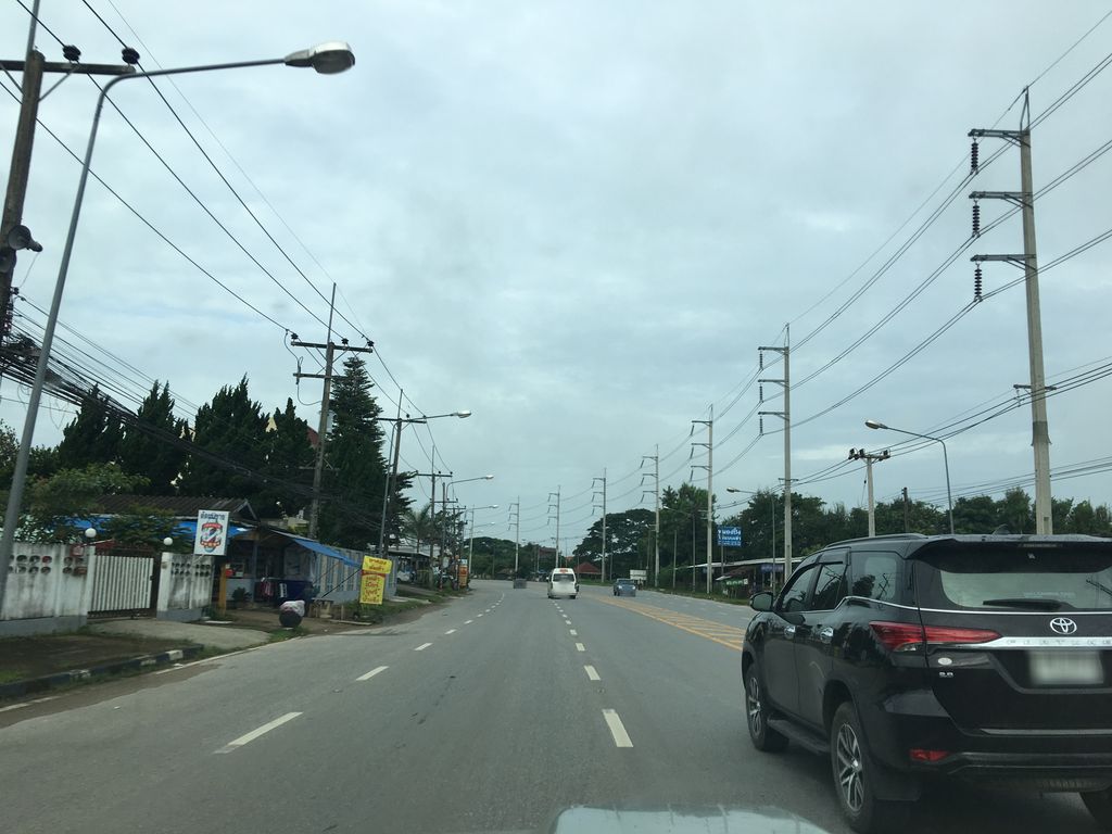 ภาพถนนตรงที่ สวนผักบารมี ตั้งอยู่ ถ่ายโดย wapriz พ.ศ. 2561 (2018) · A street-level view of where สวนผักบารมี · Phak Banmi Garden stands, by wapriz in 2561 (2018)