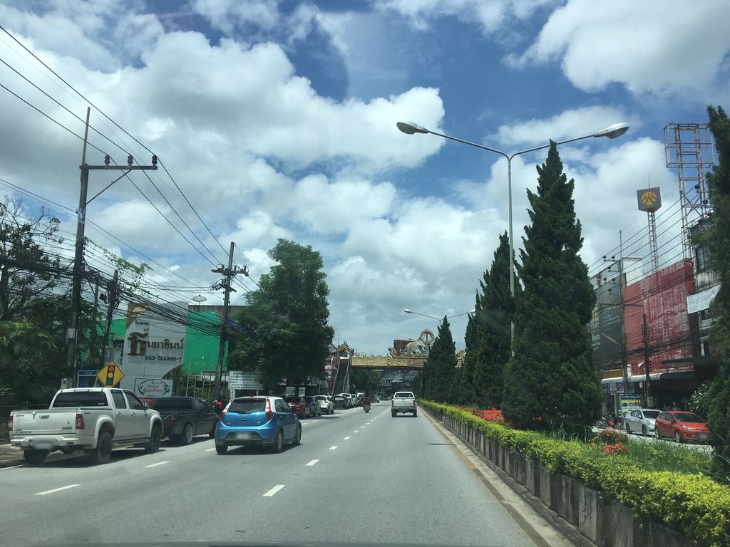 ภาพถนนตรงที่ PunThai Coffee ตั้งอยู่ ถ่ายโดย wapriz พ.ศ. 2561 (2018) · A street-level view of where PunThai Coffee stands, by wapriz in 2561 (2018)