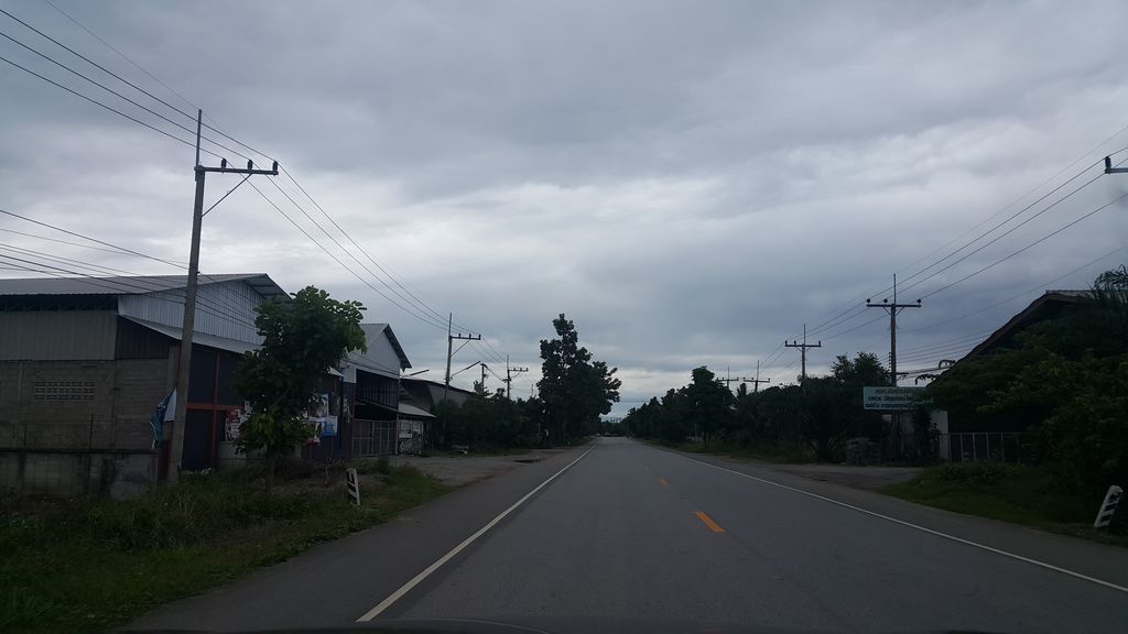 ภาพถนนตรงที่ โมเดิร์นแฮร์ ตั้งอยู่ ถ่ายโดย jrcarlsen พ.ศ. 2559 (2016) · A street-level view of where โมเดิร์นแฮร์ · Modern Hair stands, by jrcarlsen in 2559 (2016)
