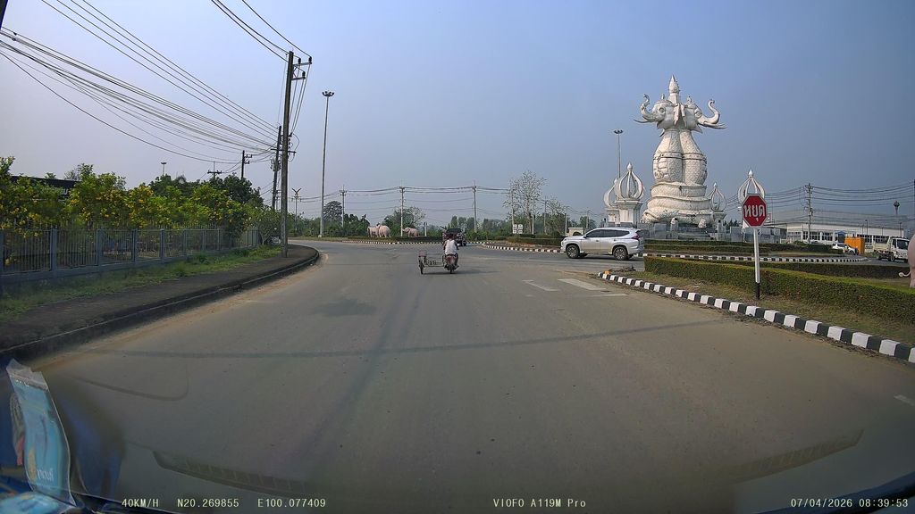 ภาพถนนตรงที่ ก๋วยเตี๋ยวรสเด็ดกระทุ่มแบน ตั้งอยู่ ถ่ายโดย ThailandCambodia พ.ศ. 2569 (2026) · A street-level view of where ก๋วยเตี๋ยวรสเด็ดกระทุ่มแบน · Kuaitiao Rotdet Krathumbaen stands, by ThailandCambodia in 2569 (2026)