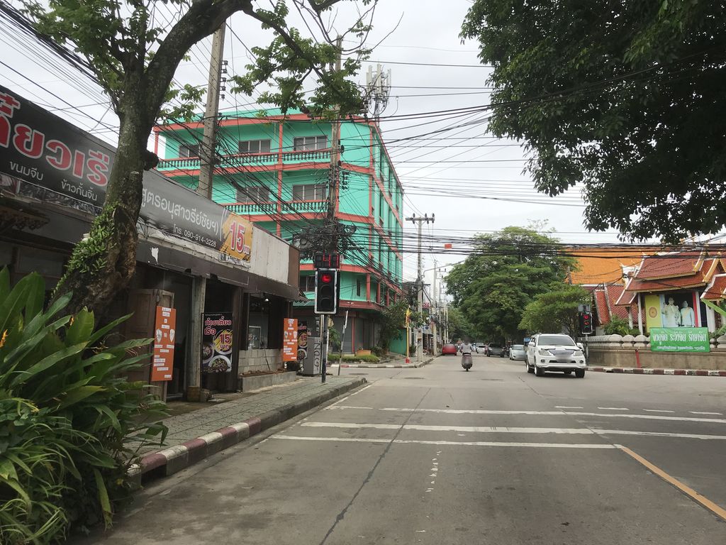ภาพถนนตรงที่ เวสเทิร์น ยูเนี่ยน ตั้งอยู่ ถ่ายโดย kiw พ.ศ. 2561 (2018) · A street-level view of where เวสเทิร์น ยูเนี่ยน · Wetthoen Yunian stands, by kiw in 2561 (2018)