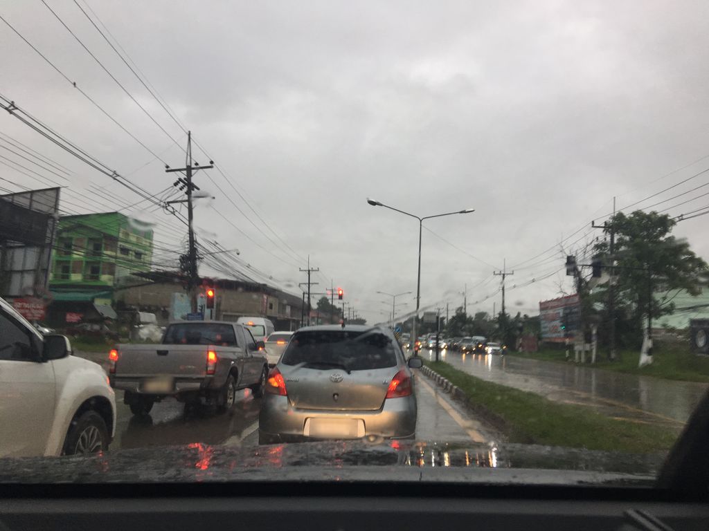 ภาพถนนตรงที่ ร้าน กันไชยยานยนต์ ตั้งอยู่ ถ่ายโดย wapriz พ.ศ. 2561 (2018) · A street-level view of where ร้าน กันไชยยานยนต์ · Ran Kan Chai Yanyon stands, by wapriz in 2561 (2018)