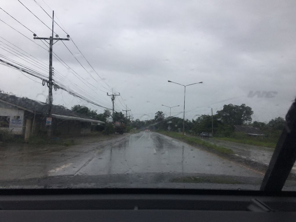 ภาพถนนตรงที่ อิแม่กาแฟสด ตั้งอยู่ ถ่ายโดย wapriz พ.ศ. 2561 (2018) · A street-level view of where อิแม่กาแฟสด · Imaekafaetda stands, by wapriz in 2561 (2018)