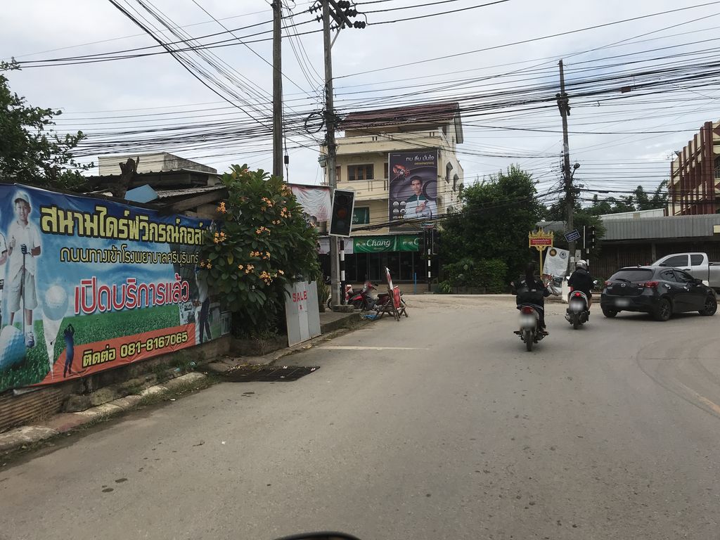 ภาพถนนตรงที่ ลาลีต์ อพาร์ทเม้นท์ ตั้งอยู่ ถ่ายโดย kiw พ.ศ. 2561 (2018) · A street-level view of where ลาลีต์ อพาร์ทเม้นท์ · Lali Apartment stands, by kiw in 2561 (2018)