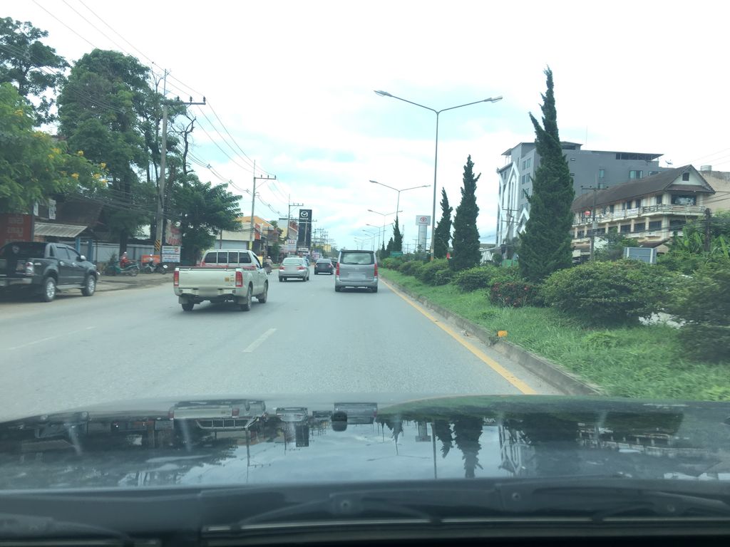 ภาพถนนตรงที่ ร้านตูบสิงห์ เชียงราย ตั้งอยู่ ถ่ายโดย wapriz พ.ศ. 2561 (2018) · A street-level view of where ร้านตูบสิงห์ เชียงราย · Ran Tup Sing Chiang Rai stands, by wapriz in 2561 (2018)
