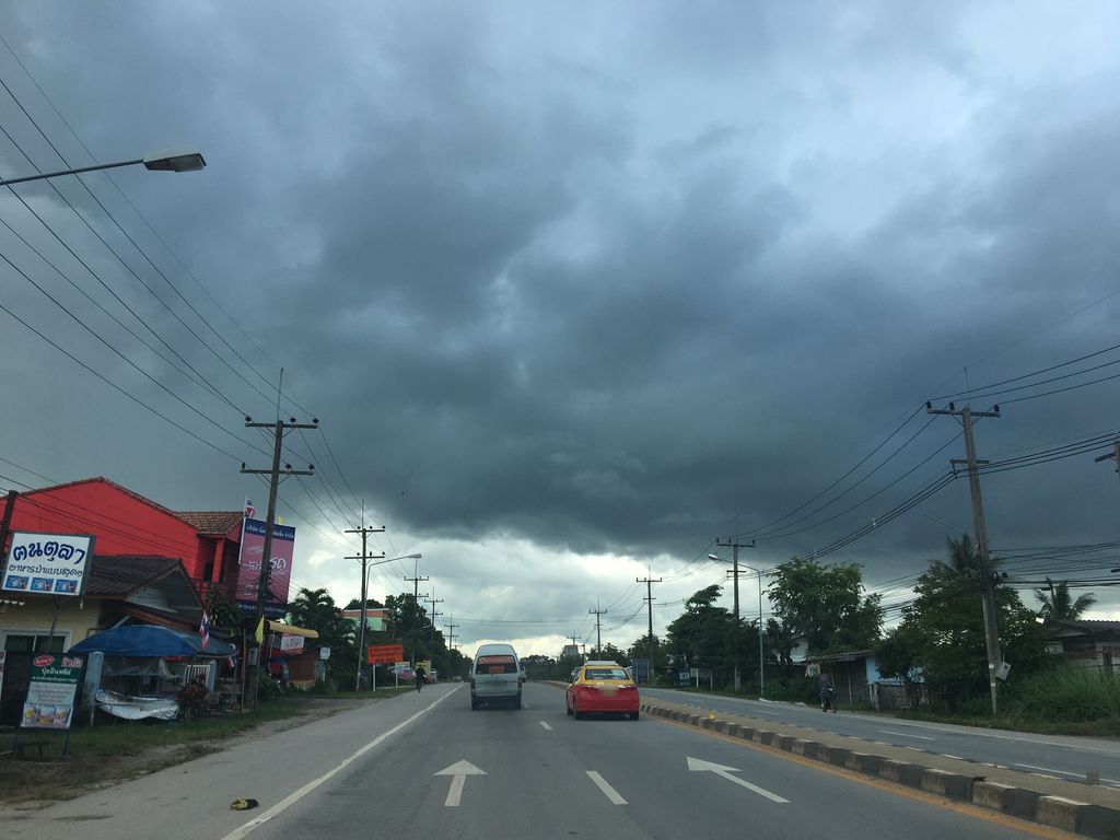 ภาพถนนตรงที่ มนพร อะไหล่ยนต์ หัวดอย ตั้งอยู่ ถ่ายโดย wapriz พ.ศ. 2561 (2018) · A street-level view of where มนพร อะไหล่ยนต์ หัวดอย · Manaphon Alaina Huatya stands, by wapriz in 2561 (2018)