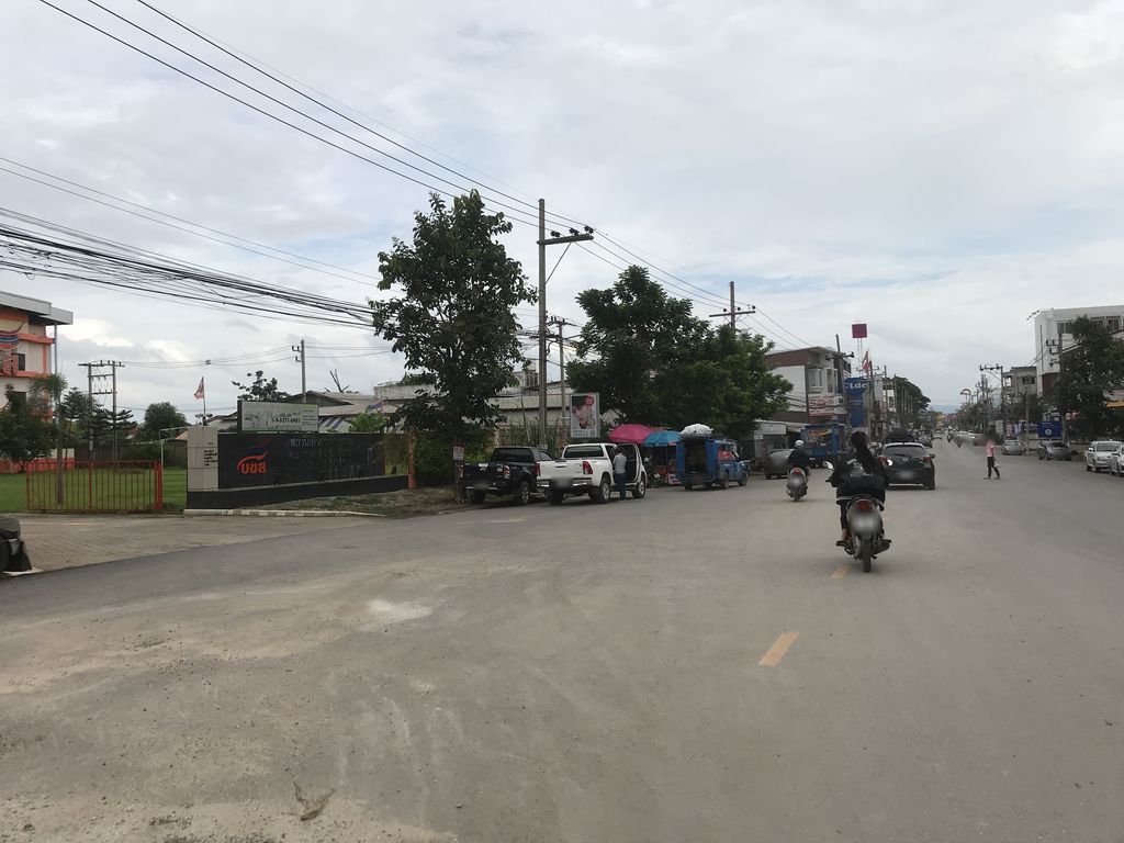 ภาพถนนตรงที่ สำนักงานเขตพื้นที่การศึกษาประถมศึกษาเชียงราย เขต 2 ตั้งอยู่ ถ่ายโดย kiw พ.ศ. 2561 (2018) · A street-level view of where สำนักงานเขตพื้นที่การศึกษาประถมศึกษาเชียงราย เขต 2 · Samnakngan Khetphuenthi Kansueksa Prathomsueksa Chiang Rai Khet 2 stands, by kiw in 2561 (2018)