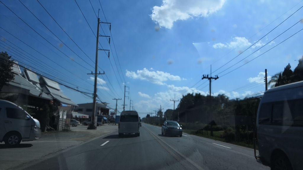 ภาพถนนตรงที่ กาแฟบ้านสิบหลัง ตั้งอยู่ ถ่ายโดย charlesano พ.ศ. 2561 (2018) · A street-level view of where กาแฟบ้านสิบหลัง · Kafaeban Sip Lang stands, by charlesano in 2561 (2018)