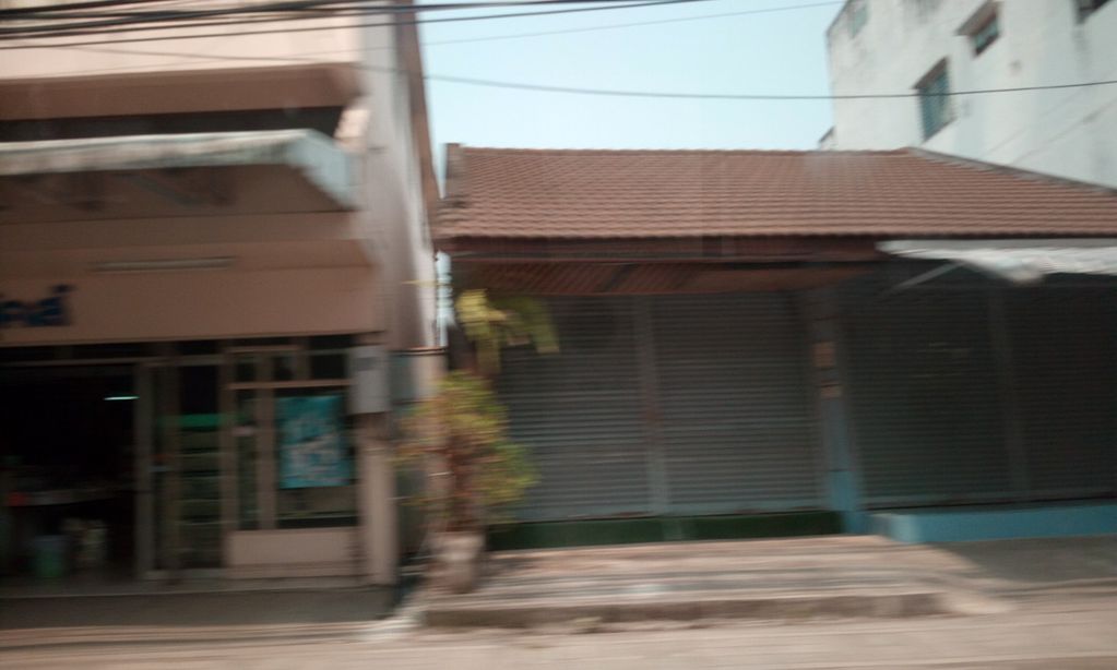 ภาพถนนตรงที่ มิวนิคการ์ตูนบุ๊คส์ ตั้งอยู่ ถ่ายโดย ozflor พ.ศ. 2562 (2019) · A street-level view of where มิวนิคการ์ตูนบุ๊คส์ · Mionik Katun Books stands, by ozflor in 2562 (2019)