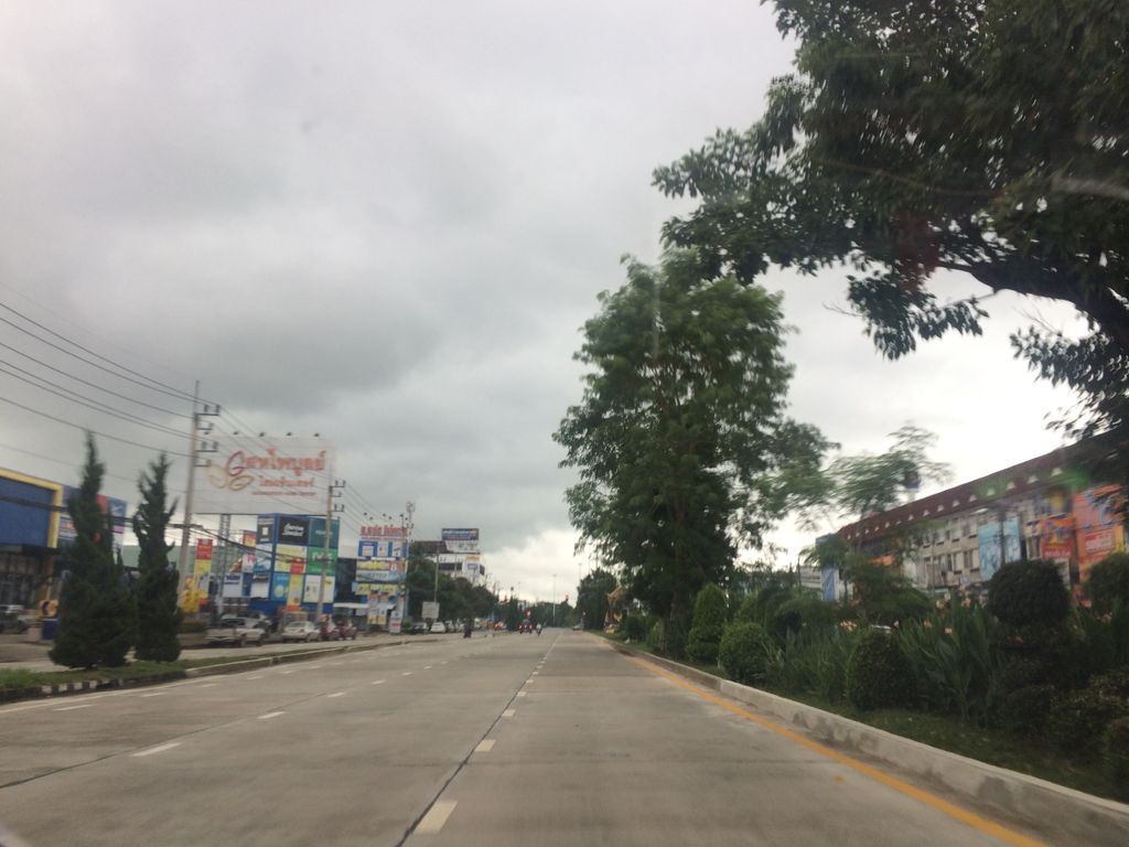 ภาพถนนตรงที่ ร้าน เกษตรยนต์ ตั้งอยู่ ถ่ายโดย prasert พ.ศ. 2559 (2016) · A street-level view of where ร้าน เกษตรยนต์ · Ran Kaset Yon stands, by prasert in 2559 (2016)