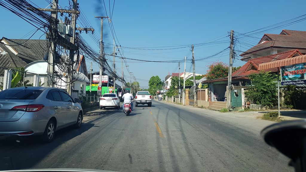 ภาพถนนตรงที่ ฉาย Chai ตั้งอยู่ ถ่ายโดย igorzo พ.ศ. 2562 (2019) · A street-level view of where ฉาย Chai stands, by igorzo in 2562 (2019)