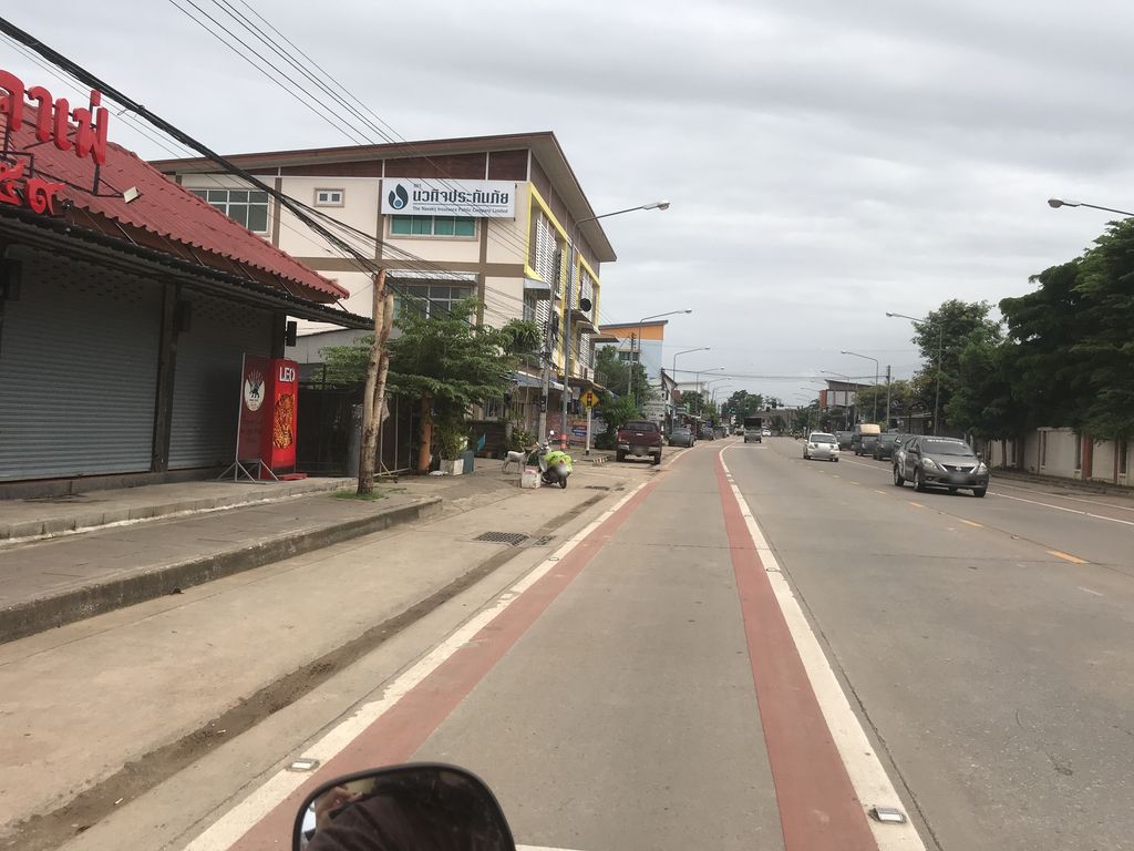 ภาพถนนตรงที่ Loftbarยาดอง ตั้งอยู่ ถ่ายโดย kiw พ.ศ. 2561 (2018) · A street-level view of where Loftbarยาดอง stands, by kiw in 2561 (2018)