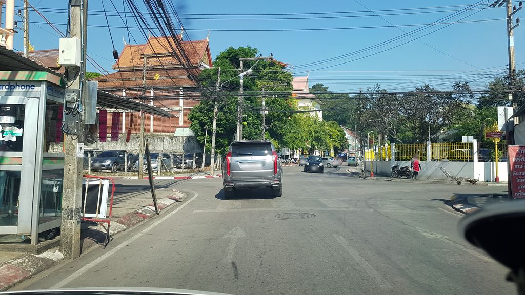 ภาพถนนตรงที่ โยตาอาหารเจ ตั้งอยู่ ถ่ายโดย igorzo พ.ศ. 2562 (2019) · A street-level view of where โยตาอาหารเจ · Yotaahanche stands, by igorzo in 2562 (2019)
