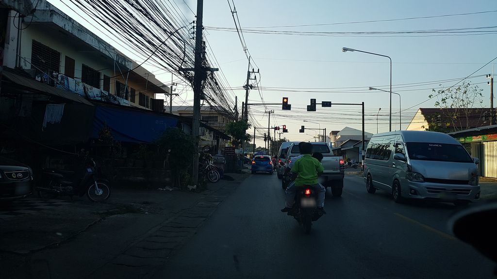 ภาพถนนตรงที่ เชียงรายนคร ตั้งอยู่ ถ่ายโดย igorzo พ.ศ. 2562 (2019) · A street-level view of where เชียงรายนคร · Chiang Rai Nakhon stands, by igorzo in 2562 (2019)