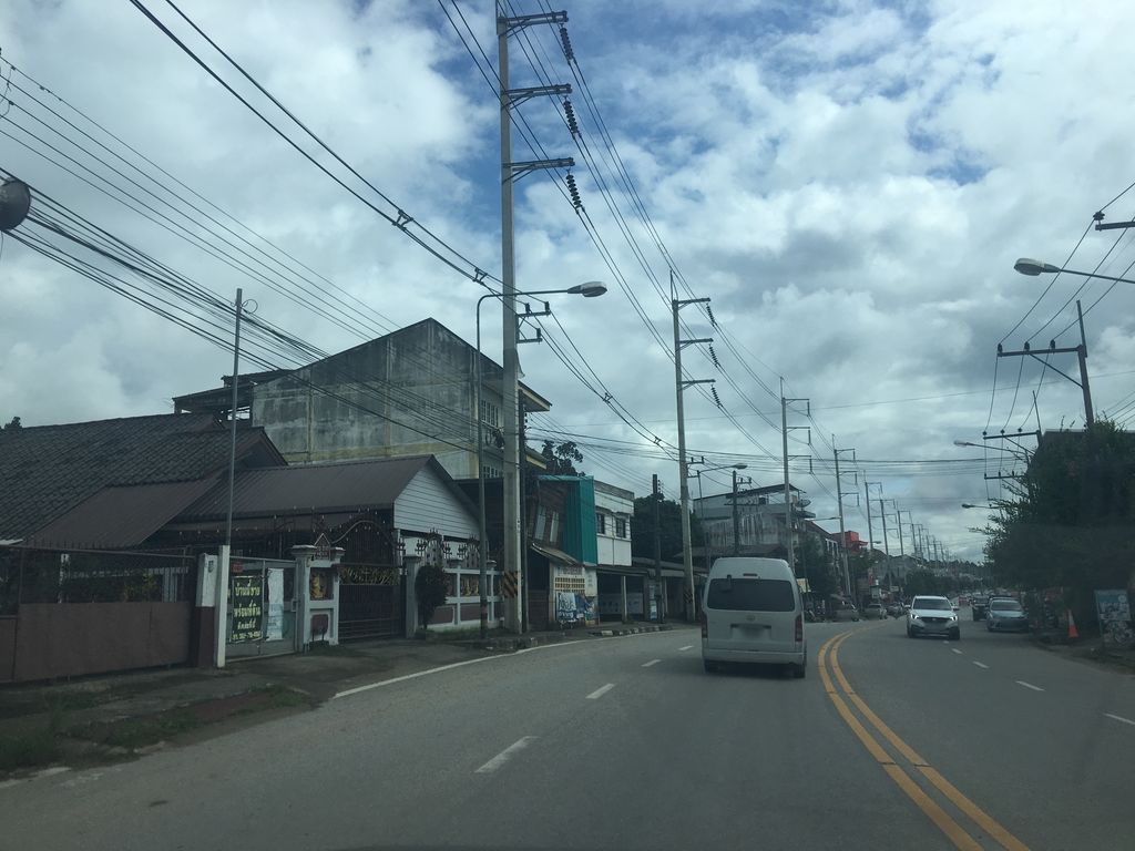 ภาพถนนตรงที่ HANI Bar & Restaurant ตั้งอยู่ ถ่ายโดย wapriz พ.ศ. 2561 (2018) · A street-level view of where HANI Bar & Restaurant stands, by wapriz in 2561 (2018)