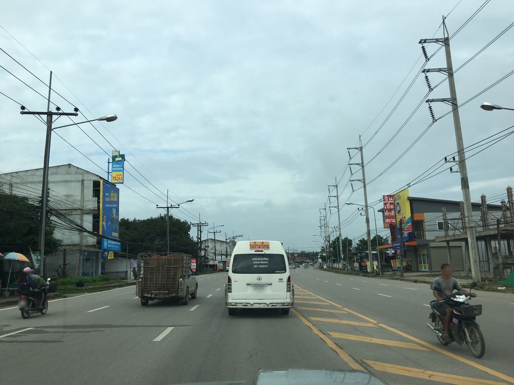 ภาพถนนตรงที่ มาเฟียกล้วยทอด เชียงราย ตั้งอยู่ ถ่ายโดย wapriz พ.ศ. 2561 (2018) · A street-level view of where มาเฟียกล้วยทอด เชียงราย · Mafia Kluaithot Chiang Rai stands, by wapriz in 2561 (2018)