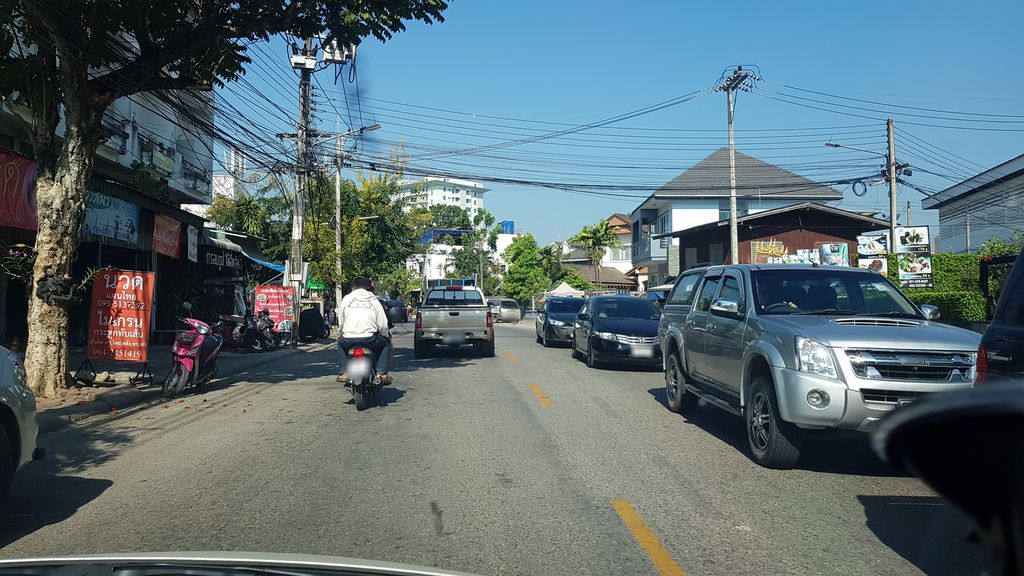 ภาพถนนตรงที่ NEXUS Chiangrai - คริสตจักรสานสัมพันธ์เชียงราย ตั้งอยู่ ถ่ายโดย igorzo พ.ศ. 2562 (2019) · A street-level view of where NEXUS Chiangrai - คริสตจักรสานสัมพันธ์เชียงราย stands, by igorzo in 2562 (2019)