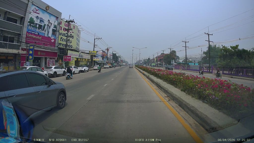 ภาพถนนตรงที่ แตนข้าวมันไก่มาก ตั้งอยู่ ถ่ายโดย ThailandCambodia พ.ศ. 2569 (2026) · A street-level view of where แตนข้าวมันไก่มาก · Taen Khao Man Kai Mak stands, by ThailandCambodia in 2569 (2026)