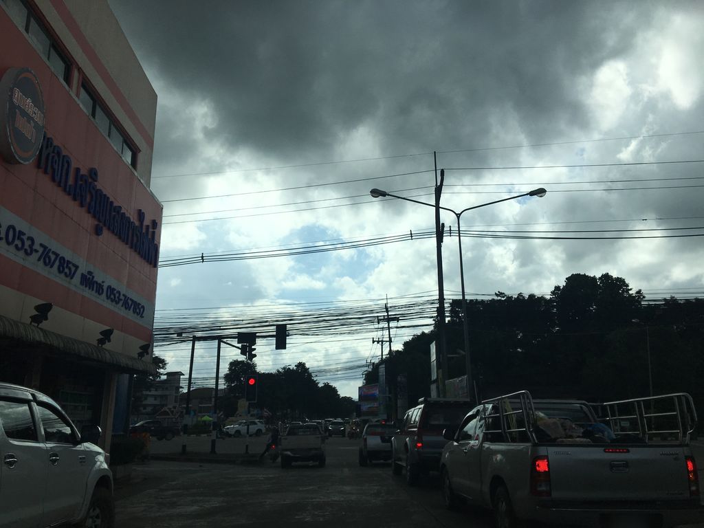 ภาพถนนตรงที่ คุมอง(แยกราชภัฏเชียงราย) ตั้งอยู่ ถ่ายโดย wapriz พ.ศ. 2561 (2018) · A street-level view of where คุมอง(แยกราชภัฏเชียงราย) · Khumong(yaek Ratchaphat Chiang Rai) stands, by wapriz in 2561 (2018)