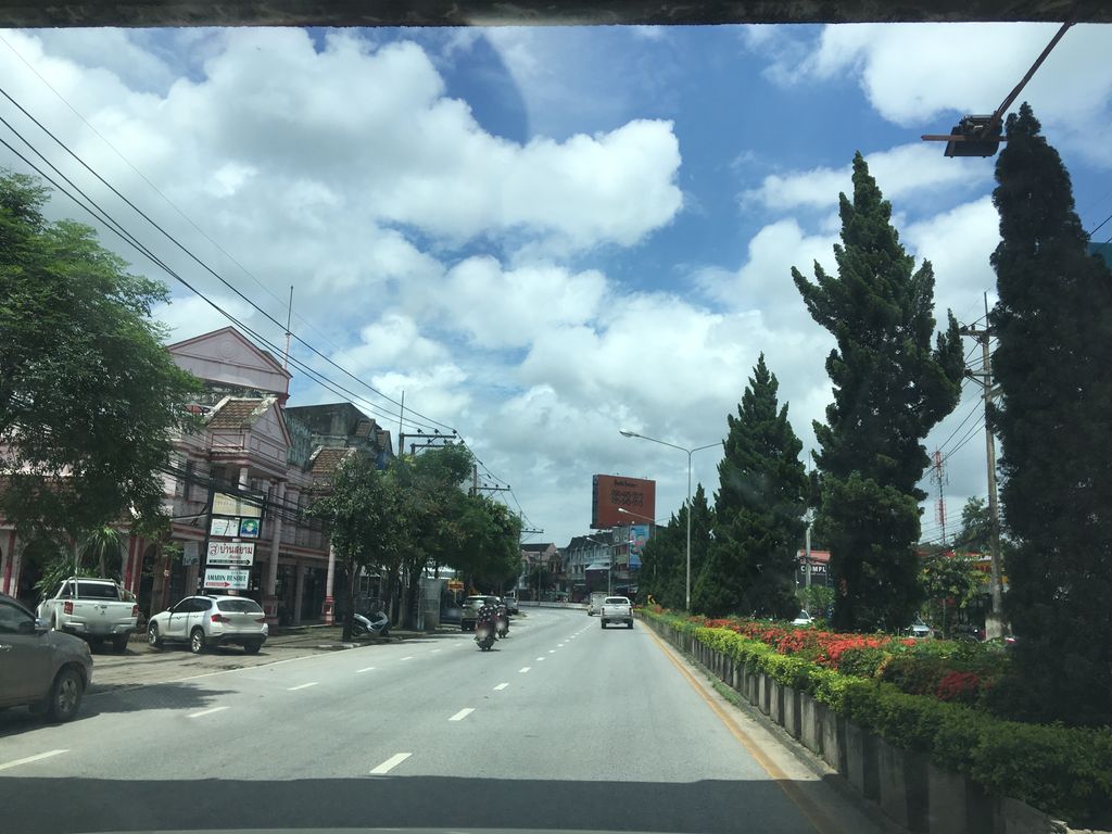 ภาพถนนตรงที่ The Great Resident ตั้งอยู่ ถ่ายโดย wapriz พ.ศ. 2561 (2018) · A street-level view of where The Great Resident stands, by wapriz in 2561 (2018)