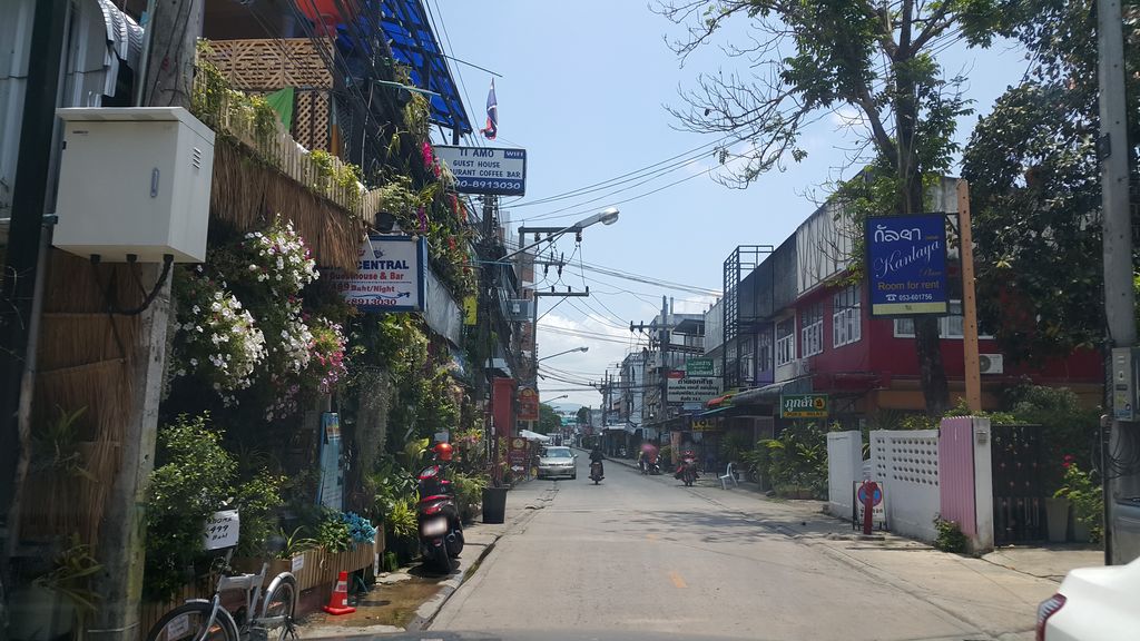 ภาพถนนตรงที่ ST Motorcycle and Car Rental ตั้งอยู่ ถ่ายโดย jrcarlsen พ.ศ. 2560 (2017) · A street-level view of where ST Motorcycle and Car Rental stands, by jrcarlsen in 2560 (2017)