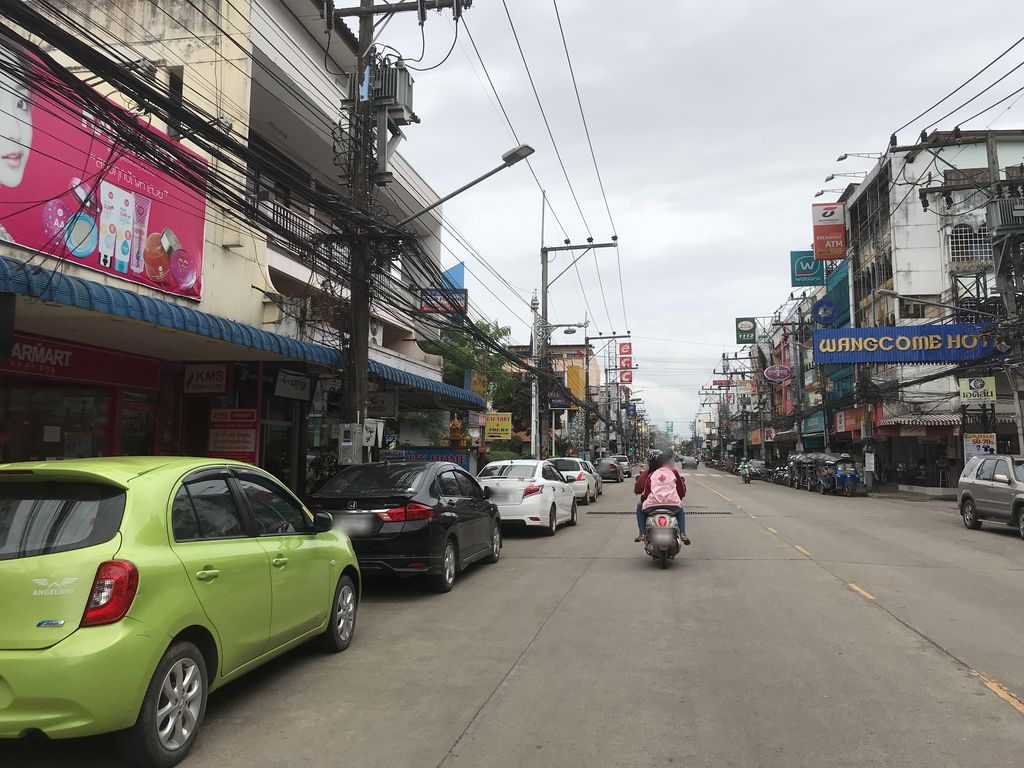 ภาพถนนตรงที่ Avalyn Clinic ตั้งอยู่ ถ่ายโดย kiw พ.ศ. 2561 (2018) · A street-level view of where Avalyn Clinic stands, by kiw in 2561 (2018)