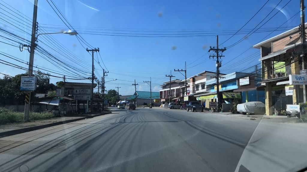 ภาพถนนตรงที่ ข้าวแกงปักษ์ใต้เวียงชัย ตั้งอยู่ ถ่ายโดย charlesano พ.ศ. 2561 (2018) · A street-level view of where ข้าวแกงปักษ์ใต้เวียงชัย · Khaokaeng Paktai Wiang Chai stands, by charlesano in 2561 (2018)