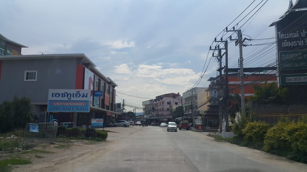 ภาพถนนตรงที่ ร้านปลาสวยงามเชียงราย Profish System ตั้งอยู่ ถ่ายโดย jrcarlsen พ.ศ. 2560 (2017) · A street-level view of where ร้านปลาสวยงามเชียงราย Profish System stands, by jrcarlsen in 2560 (2017)