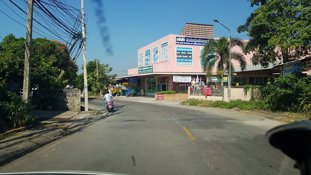 ภาพถนนตรงที่ Wonder ตั้งอยู่ ถ่ายโดย igorzo พ.ศ. 2562 (2019) · A street-level view of where Wonder stands, by igorzo in 2562 (2019)