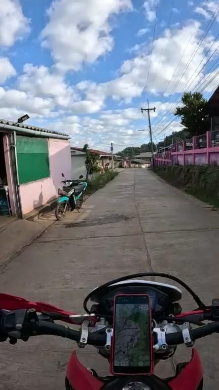 ภาพถนนตรงที่ Terb To Slow Bar ตั้งอยู่ ถ่ายโดย julcnx พ.ศ. 2568 (2025) · A street-level view of where Terb To Slow Bar stands, by julcnx in 2568 (2025)