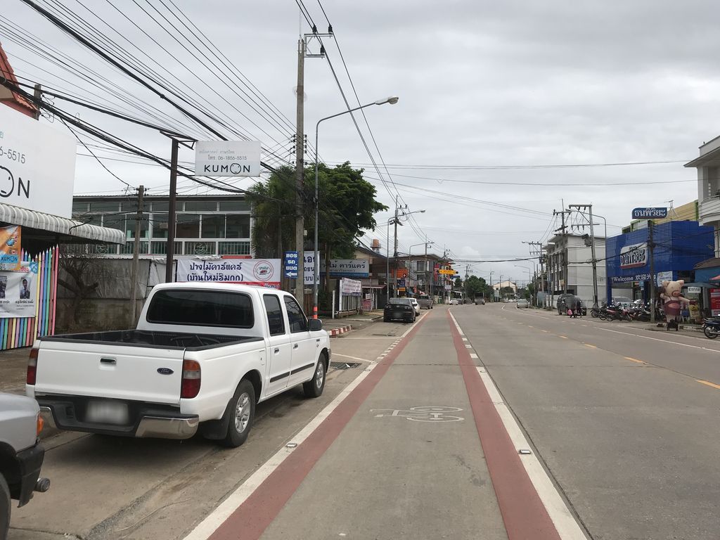 ภาพถนนตรงที่ สมคิดโภชนา ตั้งอยู่ ถ่ายโดย kiw พ.ศ. 2561 (2018) · A street-level view of where สมคิดโภชนา · Somkhitphotna stands, by kiw in 2561 (2018)