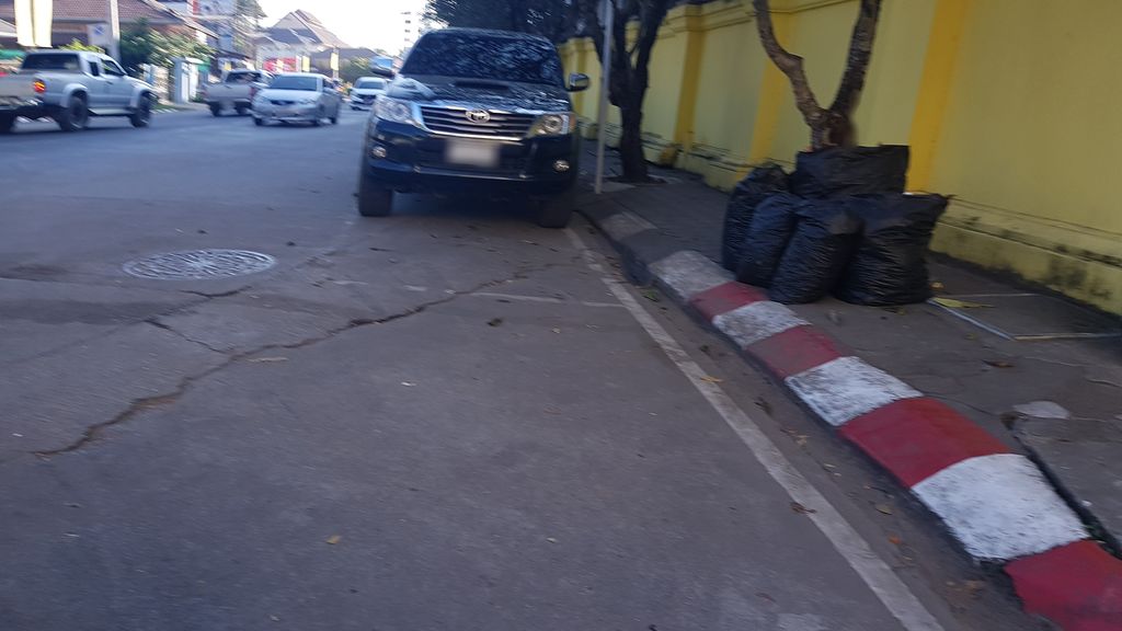 ภาพถนนตรงที่ วิมุตติ เชียงราย - Wimutti Chiangrai ตั้งอยู่ ถ่ายโดย igorzo พ.ศ. 2562 (2019) · A street-level view of where วิมุตติ เชียงราย - Wimutti Chiangrai stands, by igorzo in 2562 (2019)