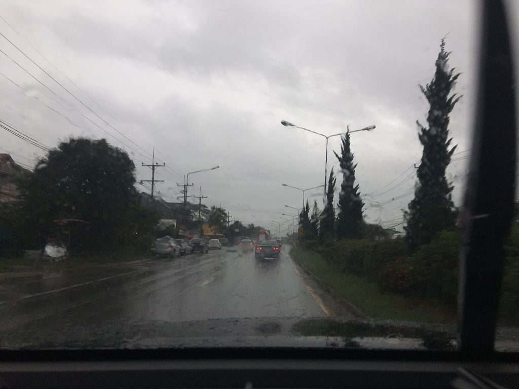 ภาพถนนตรงที่ อู่ช่างรุต เซอร์วิส ตั้งอยู่ ถ่ายโดย wapriz พ.ศ. 2561 (2018) · A street-level view of where อู่ช่างรุต เซอร์วิส · Uchangrut Service stands, by wapriz in 2561 (2018)