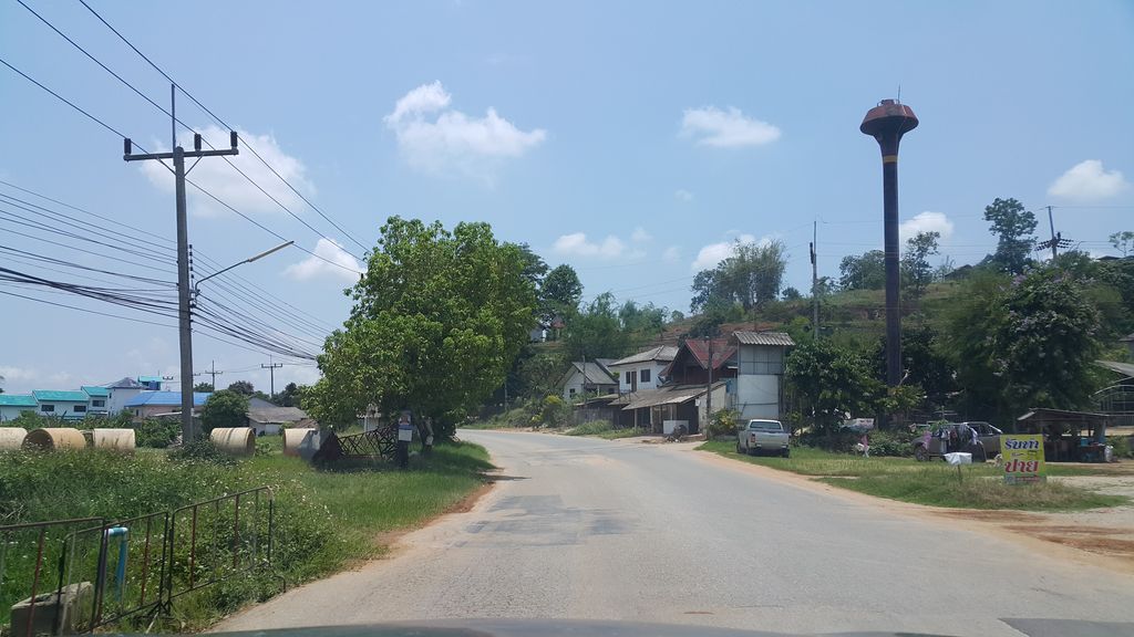 ภาพถนนตรงที่ ครัวคำแว่น ตั้งอยู่ ถ่ายโดย jrcarlsen พ.ศ. 2560 (2017) · A street-level view of where ครัวคำแว่น · Khruakhamwaen stands, by jrcarlsen in 2560 (2017)