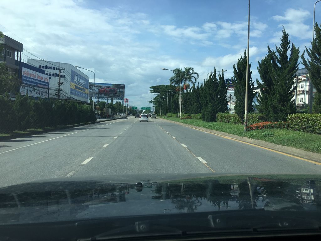 ภาพถนนตรงที่ คุ้มนายโอ ตั้งอยู่ ถ่ายโดย wapriz พ.ศ. 2561 (2018) · A street-level view of where คุ้มนายโอ · Khumnaio stands, by wapriz in 2561 (2018)