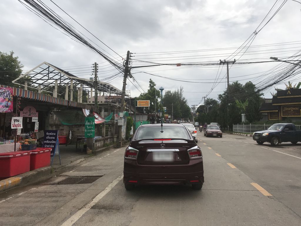ภาพถนนตรงที่ ร้านกระต่ายดอกไม้สด ตั้งอยู่ ถ่ายโดย kiw พ.ศ. 2561 (2018) · A street-level view of where ร้านกระต่ายดอกไม้สด · Ran Kratai Dokmaisot stands, by kiw in 2561 (2018)