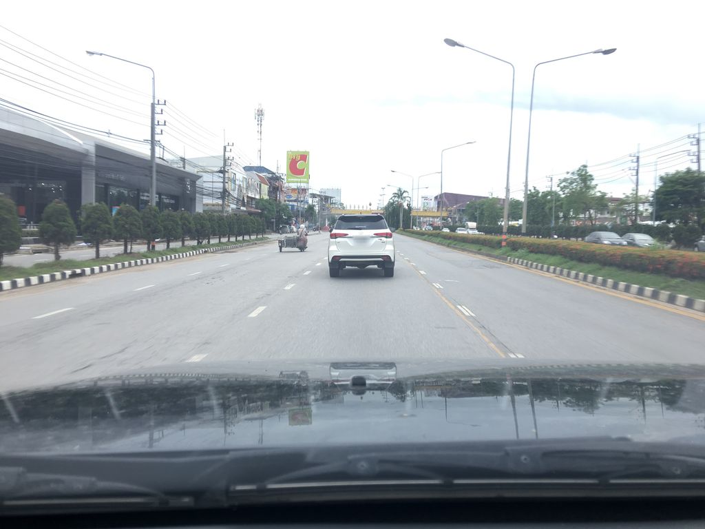 ภาพถนนตรงที่ สินธานี อิเล็คทรอนิกส์ ตั้งอยู่ ถ่ายโดย wapriz พ.ศ. 2561 (2018) · A street-level view of where สินธานี อิเล็คทรอนิกส์ · Sinthani Ilek So Nik stands, by wapriz in 2561 (2018)