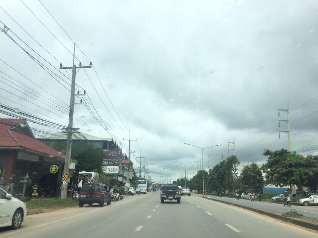 ภาพถนนตรงที่ Mountain View Resort ตั้งอยู่ ถ่ายโดย prasert พ.ศ. 2559 (2016) · A street-level view of where Mountain View Resort stands, by prasert in 2559 (2016)