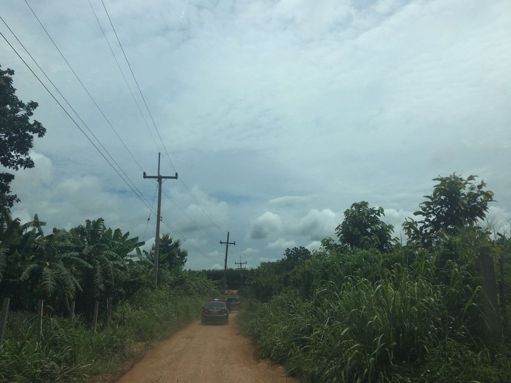 ภาพถนนตรงที่ บ้านไร่ ปลายฟ้า ตั้งอยู่ ถ่ายโดย wapriz พ.ศ. 2561 (2018) · A street-level view of where บ้านไร่ ปลายฟ้า · Ban Rai Plaifa stands, by wapriz in 2561 (2018)