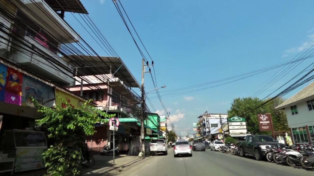 ภาพถนนตรงที่ Siamese Spa ตั้งอยู่ ถ่ายโดย toffy พ.ศ. 2561 (2018) · A street-level view of where Siamese Spa stands, by toffy in 2561 (2018)