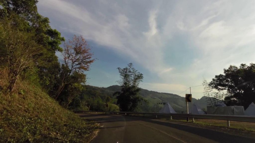 ภาพถนนตรงที่ เดอะ ซีซัน แคมป์ ตั้งอยู่ ถ่ายโดย toffy พ.ศ. 2561 (2018) · A street-level view of where เดอะ ซีซัน แคมป์ · The C San Camp stands, by toffy in 2561 (2018)