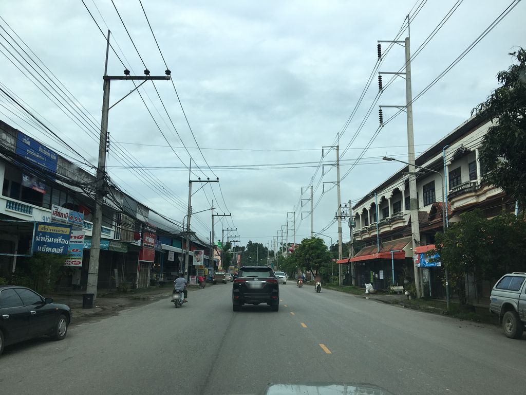 ภาพถนนตรงที่ RheumatoClinic ตั้งอยู่ ถ่ายโดย wapriz พ.ศ. 2561 (2018) · A street-level view of where RheumatoClinic stands, by wapriz in 2561 (2018)
