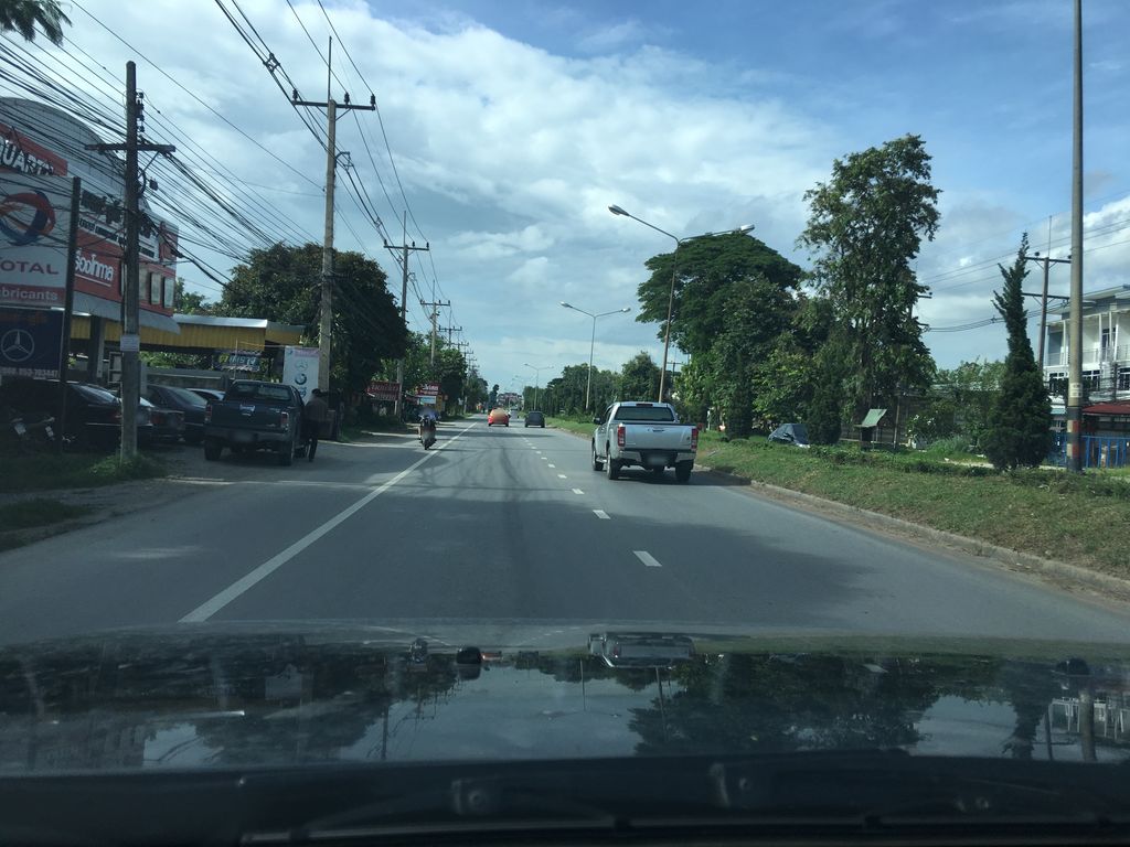 ภาพถนนตรงที่ โอเค ออโต้ ประดับยนต์ ตั้งอยู่ ถ่ายโดย wapriz พ.ศ. 2561 (2018) · A street-level view of where โอเค ออโต้ ประดับยนต์ · Okhe Auto Pradapyon stands, by wapriz in 2561 (2018)
