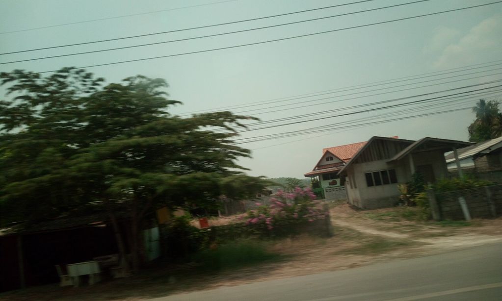 ภาพถนนตรงที่ อ.เทิง จ.เชียงราย ตั้งอยู่ ถ่ายโดย ozflor พ.ศ. 2562 (2019) · A street-level view of where อ.เทิง จ.เชียงราย · A.Thoeng Cha.Chiang Rai stands, by ozflor in 2562 (2019)